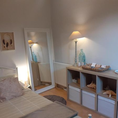 Au Bosquet, Chambre Et Salle De Bains Avec Petit Dejeuner A 600 M Du Centre Dans Un Cadre Calme Et Verdoyant 萨利-德贝阿恩 外观 照片