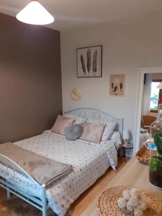 Au Bosquet, Chambre Et Salle De Bains Avec Petit Dejeuner A 600 M Du Centre Dans Un Cadre Calme Et Verdoyant 萨利-德贝阿恩 外观 照片